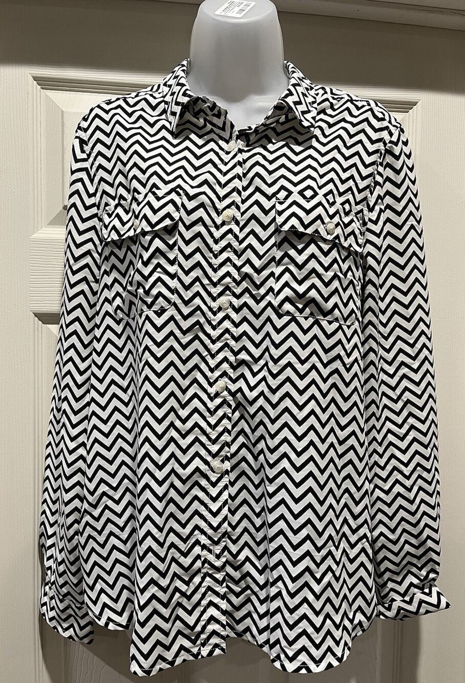 American Eagle Womens Black And White Chevron Buttondown Blouse Size L
